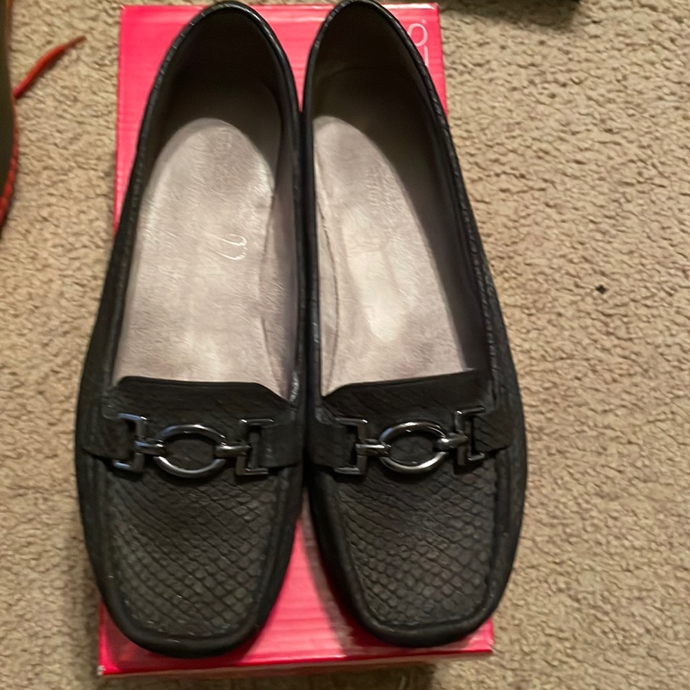 Aerosoles Black Hazelnut Loafers Size 7 1/2 with Memory Foam
